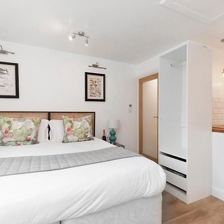 Modern Self Contained Studio Home Челтенхам Экстерьер фото