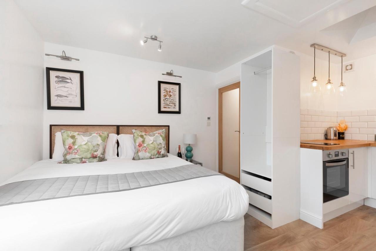 Modern Self Contained Studio Home Челтенхам Экстерьер фото